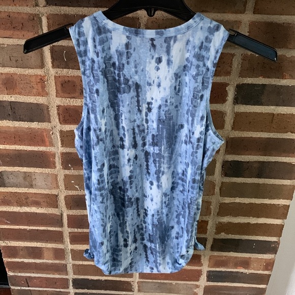 Women’s Old Navy Active Tank, Blue, Small - Picture 4 of 4